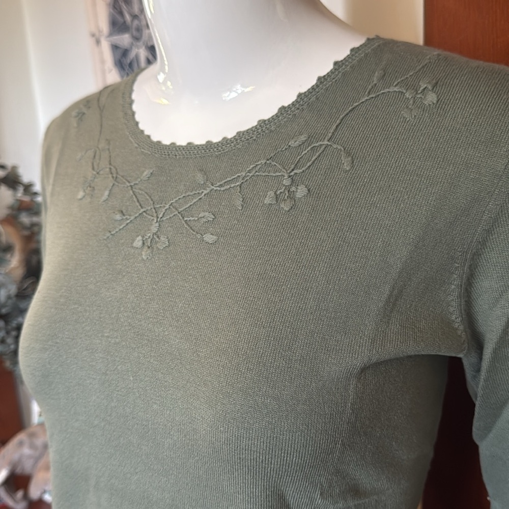 NWT northern reflections size small Embroidered Olive Green Women's Top
